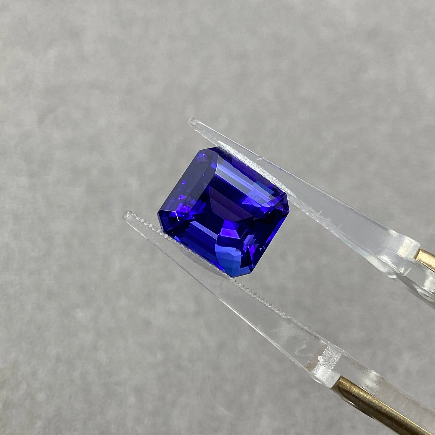 Vivid Blue Elegant Tanzanite Blue Octagonal Brilliant Cut 6.13ct Loose Gemstone