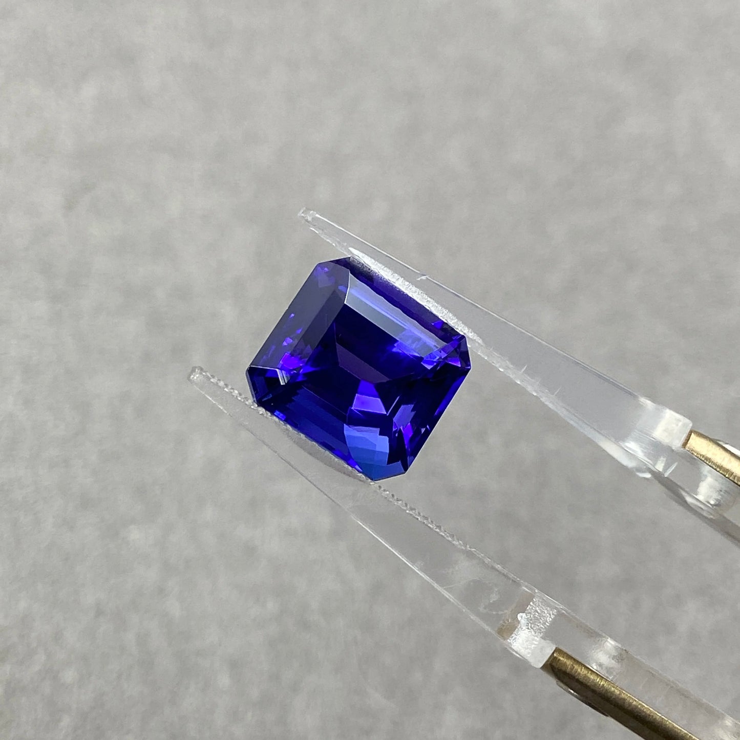 Vivid Blue Elegant Tanzanite Blue Octagonal Brilliant Cut 6.13ct Loose Gemstone