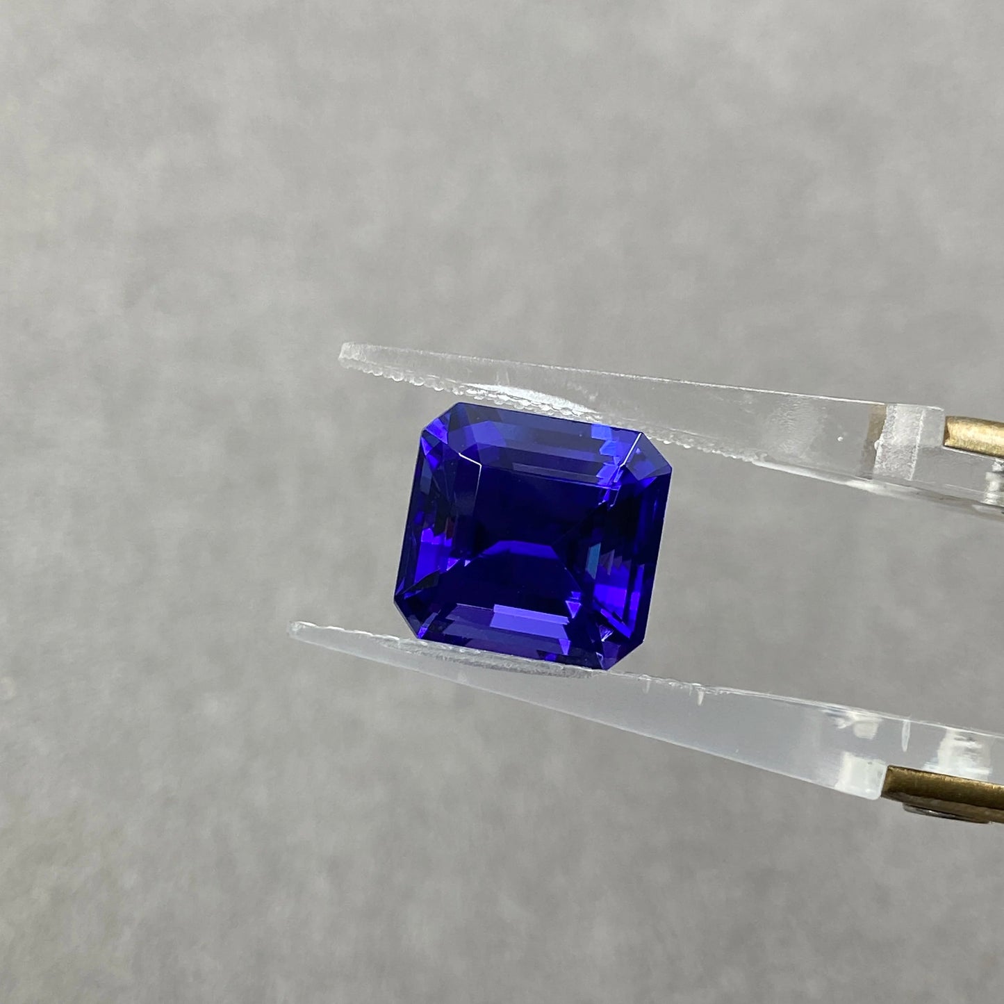 Vivid Blue Elegant Tanzanite Blue Octagonal Brilliant Cut 6.13ct Loose Gemstone