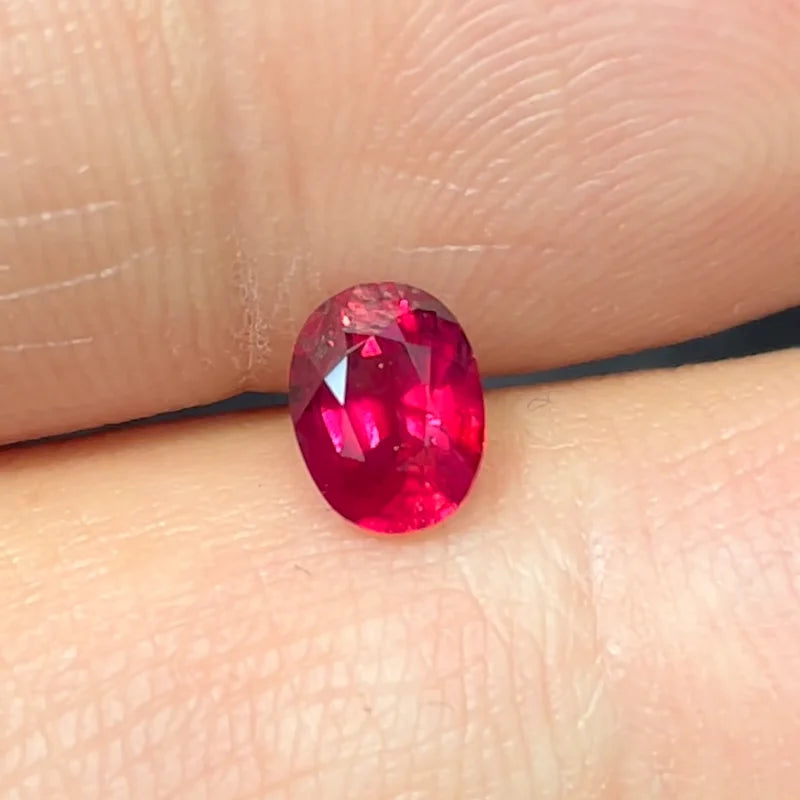 Natural No Heating Pigeon Red Ruby 1.02ct Gemstone High End Customization Jewelry With International Reports