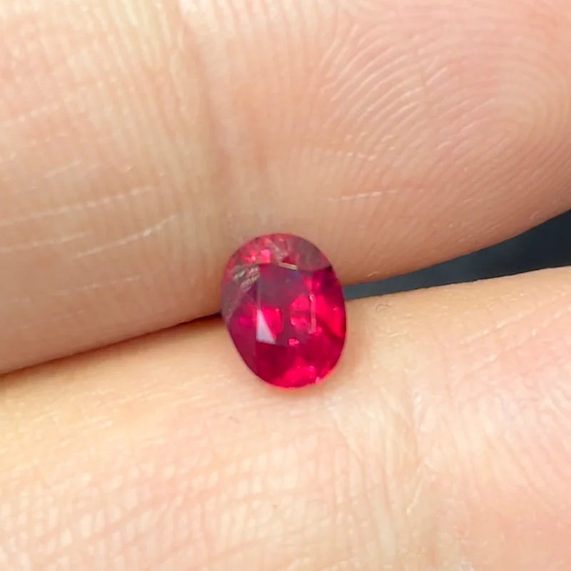 Natural No Heating Pigeon Red Ruby 1.02ct Gemstone High End Customization Jewelry With International Reports