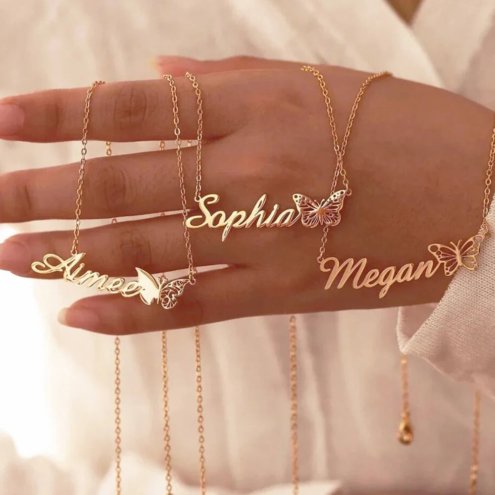 Collier personnalisé en acier inoxydable de style papillon, un collier léger et luxueux de haute qualité, pour surprendre le couple.