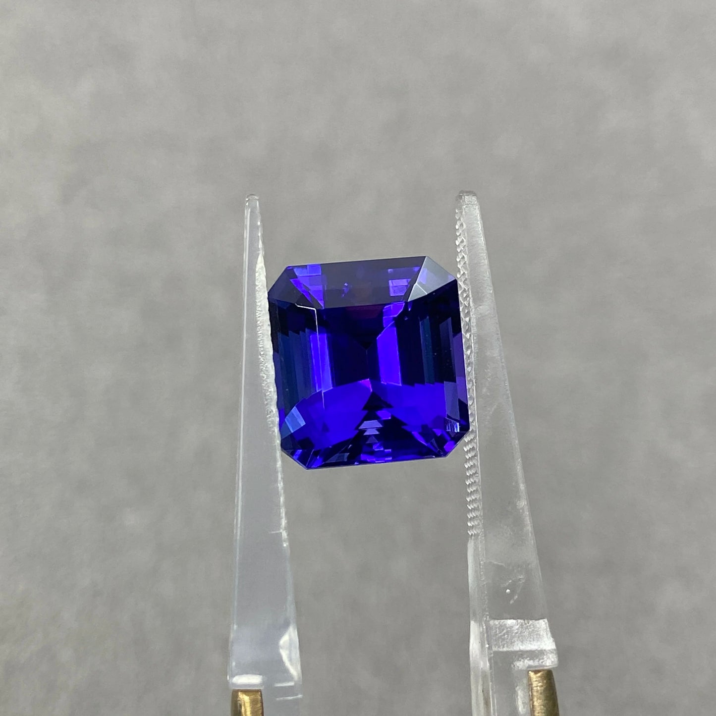 Vivid Blue Elegant Tanzanite Blue Octagonal Brilliant Cut 6.13ct   Loose Gemstone