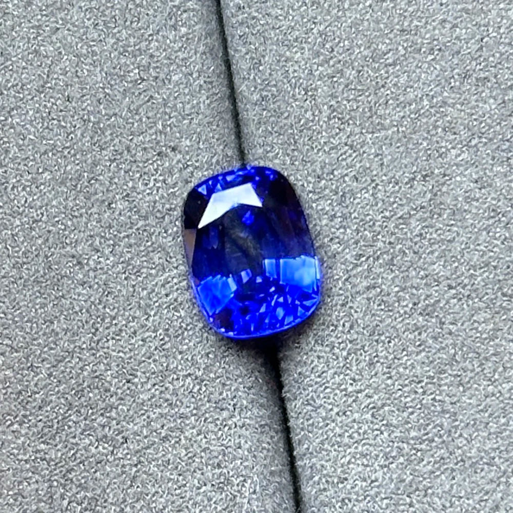 2.05ct Sri Lankan natural unburned sapphire, Royal Blue AIGS certificate, ring pendant, brooch set with main stone and matching