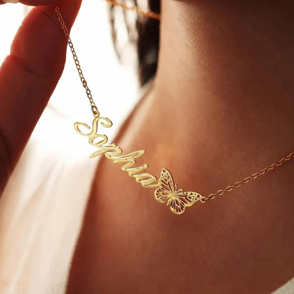 Collier personnalisé en acier inoxydable de style papillon, un collier léger et luxueux de haute qualité, pour surprendre le couple.