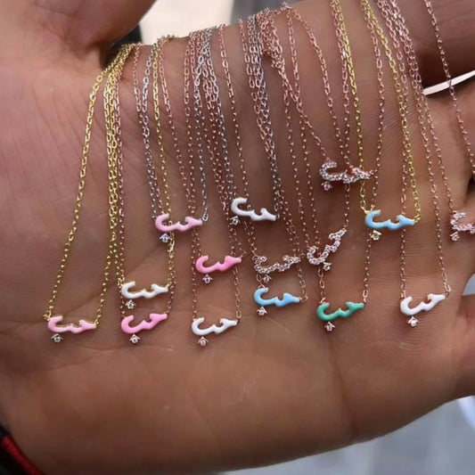 Collier à breloques en forme de petite lettre d'amour arabe en émail pastel 5A CZ Micro Pave 2023 Cadeau de Saint-Valentin Bijoux de mode